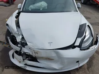 2023 Tesla Model 3 z VIN 5YJ3E1EA5PF383595, wystawiony jako IAAI lot #41965562 z przebiegiem 35 878 mil mil oraz . Historia ofert i sprzedaży dostępna na DreamBid. Obrazek 6.