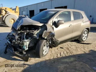 2020 Chevrolet Trax LS z VIN KL7CJKSB3LB347638, wystawiony jako Copart lot #82097714 z przebiegiem Nie podano mil oraz Szkoda całkowita • Salvage title. Historia ofert i sprzedaży dostępna na DreamBid. Obrazek 1.