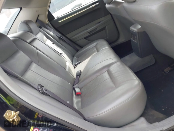 2005 Chrysler 300 with VIN 2C3AA53G85H663170, listed as a IAAI auction lot 41541330 with 198,041 mi miles. Bid and sale history available at carsss.com. Image 8.