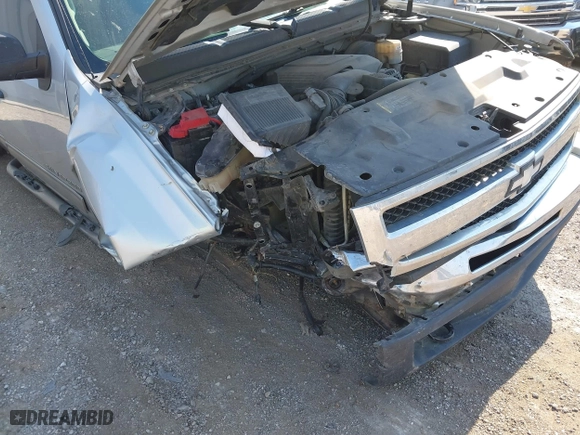 2010 Chevrolet Silverado 1500 LT with VIN 1GCSKSE31AZ221654, listed as a IAAI auction lot 40564208 with 239,609 mi miles. Bid and sale history available at carsss.com. Image 6.