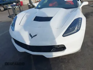 2015 Chevrolet Corvette 1LT z VIN 1G1YB2D72F5124033, wystawiony jako IAAI lot #41396693 z przebiegiem 26 056 mil mil oraz . Historia ofert i sprzedaży dostępna na DreamBid. Obrazek 12.