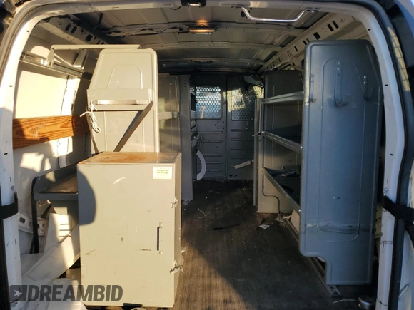 2014 Chevrolet Express Cargo z VIN 1GCWGFCB0E1122350, wystawiony jako Copart lot #58278045 z przebiegiem 99 593 mil mil oraz Czysty tytuł • Clean title. Historia ofert i sprzedaży dostępna na DreamBid. Obrazek 10.