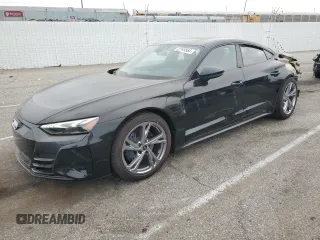 2024 Audi e-tron GT Premium Plus z VIN WAUFJBFWXR7002743, wystawiony jako Copart lot #67399864 z przebiegiem 873 mil mil oraz Szkody całkowita. Historia ofert i sprzedaży dostępna na DreamBid. Obrazek 1.