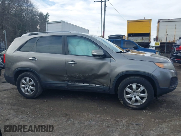 2011 Kia Sorento LX with VIN 5XYKTDA2XBG122465, listed as a IAAI auction lot 41832935 with 163,873 mi miles. Bid and sale history available at carsss.com. Image 13.
