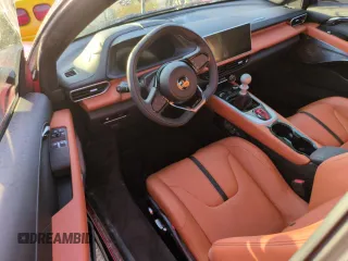 2024 Lotus Emira First Edition z VIN SCCLEKAX7RHB12137, wystawiony jako Copart lot #74508424 z przebiegiem Nie podano mil oraz Nie do naprawy. Historia ofert i sprzedaży dostępna na DreamBid. Obrazek 8.