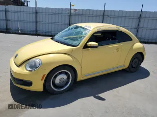 2013 Volkswagen Beetle 2.5L w/Sun with VIN 3VWJP7AT9DM622615, listed as a Copart auction lot 55878855 with 89,591 mi miles and Salvage title. Bid and sale history available at DreamBid. Image 1.