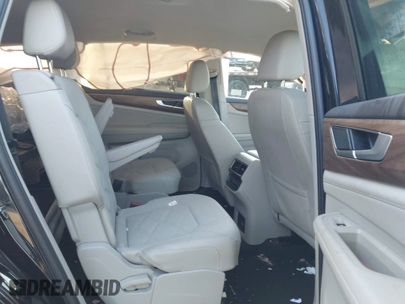 2024 Volkswagen Atlas SE with VIN 1V2WR2CA3RC538136, listed as a IAAI auction lot 42209115 with 23,660 mi miles and . Bid and sale history available at DreamBid. Image 8.