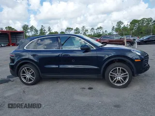 2019 Porsche Cayenne z VIN WP1AA2AY6KDA01777, wystawiony jako IAAI lot #42340596 z przebiegiem 86 921 mil mil oraz . Historia ofert i sprzedaży dostępna na DreamBid. Obrazek 14.