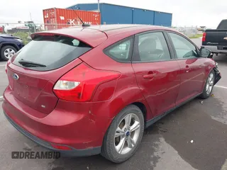 2014 Ford Focus SE z VIN 1FADP3K26EL326345, wystawiony jako IAAI lot #42292956 z przebiegiem 121 369 mil mil oraz . Historia ofert i sprzedaży dostępna na DreamBid. Obrazek 4.