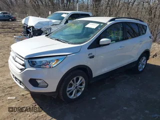 2017 Ford Escape SE z VIN 1FMCU9GD6HUB41900, wystawiony jako IAAI lot #41689153 z przebiegiem 85 975 mil mil oraz . Historia ofert i sprzedaży dostępna na DreamBid. Obrazek 2.