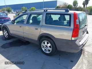 2001 Volvo V70 with VIN YV1SZ58D011023061, listed as a IAAI auction lot 42084689 with 170,688 mi miles. Bid and sale history available at carsss.com. Image 3.