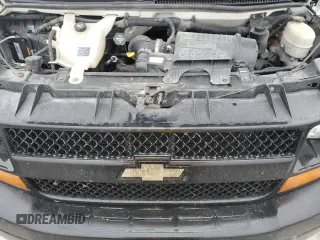 2015 Chevrolet Express Cargo z VIN 1GCWGFCF7F1180265, wystawiony jako Copart lot #44005045 z przebiegiem 332 854 mil mil oraz Czysty tytuł • Clean title. Historia ofert i sprzedaży dostępna na DreamBid. Obrazek 11.