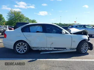 2011 BMW 3 Series 328i xDrive с VIN WBAPK5C53BA661805, выставлен на аукционе IAAI как лот 42299271 с пробегом 129 701 миль миль и . История ставок и продаж доступна на DreamBid. Изображение 13.