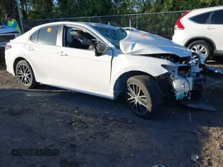 2023 Toyota Camry SE z VIN 4T1G11AK6PU840039, wystawiony jako IAAI lot #41583198 z przebiegiem Nie podano mil oraz . Historia ofert i sprzedaży dostępna na DreamBid. Obrazek 1.