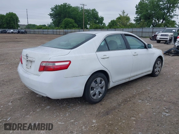 2007 Toyota Camry CE z VIN 4T1BE46K97U640376, wystawiony jako IAAI lot #42374162 z przebiegiem 251 260 mil mil oraz . Historia ofert i sprzedaży dostępna na DreamBid. Obrazek 4.