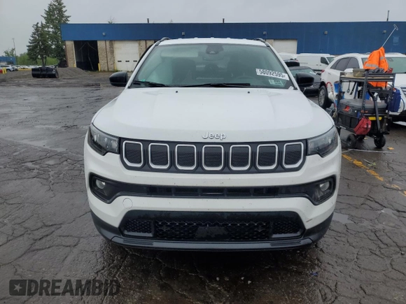 2022 Jeep Compass Latitude Lux с VIN 3C4NJDFB1NT153046, выставлен на аукционе Copart как лот 58092595 с пробегом 23 747 миль миль и Списание • Salvage title. История ставок и продаж доступна на DreamBid. Изображение 5.