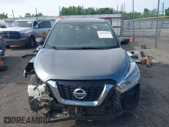 2020 Nissan Kicks S z VIN 3N1CP5BV1LL544239, wystawiony jako IAAI lot #42071513 z przebiegiem 89 921 mil mil oraz . Historia ofert i sprzedaży dostępna na DreamBid. Obrazek 13.