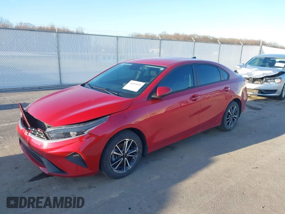 2022 Kia Forte LXS z VIN 3KPF24AD4NE472102, wystawiony jako IAAI lot #41810091 z przebiegiem 45 651 mil mil oraz . Historia ofert i sprzedaży dostępna na DreamBid. Obrazek 17.