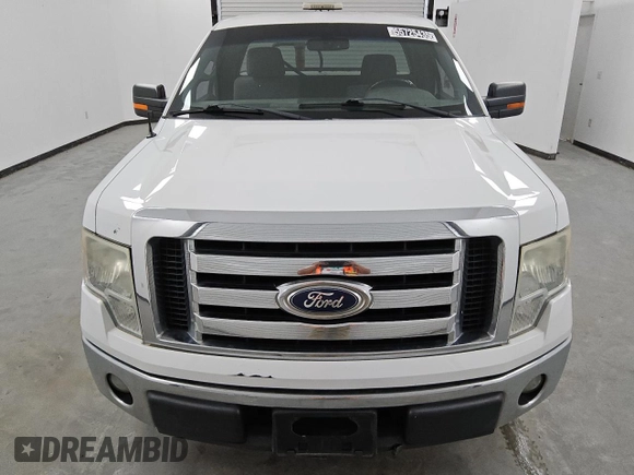 2011 Ford F-150 XL z VIN 1FTMF1CM7BKD43495, wystawiony jako Copart lot #55725435 z przebiegiem 228 298 mil mil oraz Czysty tytuł • Clean title. Historia ofert i sprzedaży dostępna na DreamBid. Obrazek 5.