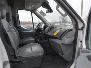 2018 Ford Transit z VIN 1FTBW2CM3JKA90610, wystawiony jako IAAI lot #42036872 z przebiegiem 81 833 mil mil oraz . Historia ofert i sprzedaży dostępna na DreamBid. Obrazek 5.