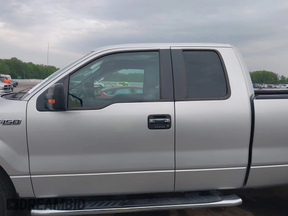 2013 Ford F-150 XL z VIN 1FTFX1EFXDFD66320, wystawiony jako IAAI lot #42136311 z przebiegiem 117 117 mil mil oraz . Historia ofert i sprzedaży dostępna na DreamBid. Obrazek 14.