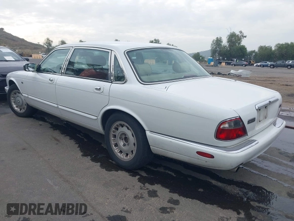 2000 Jaguar XJ Vanden Plas with VIN SAJDA24CXYLF08926, listed as a IAAI auction lot 41702969 with 194,837 mi miles and . Bid and sale history available at DreamBid. Image 3.