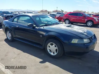 2001 Ford Mustang Standard with VIN 1FAFP40471F153561, listed as a IAAI auction lot 41650428 with 170,886 mi miles. Bid and sale history available at carsss.com. Image 1.