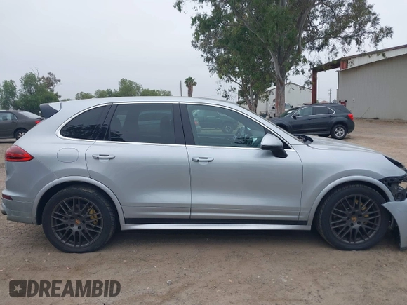 2017 Porsche Cayenne S z VIN WP1AB2A2XHLA51668, wystawiony jako IAAI lot #42347854 z przebiegiem 85 227 mil mil oraz . Historia ofert i sprzedaży dostępna na DreamBid. Obrazek 13.