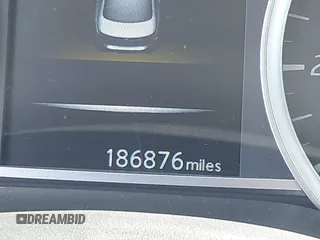 2017 Nissan Sentra S z VIN 3N1AB7AP9HY277592, wystawiony jako IAAI lot #42287903 z przebiegiem 186 876 mil mil oraz . Historia ofert i sprzedaży dostępna na DreamBid. Obrazek 16.