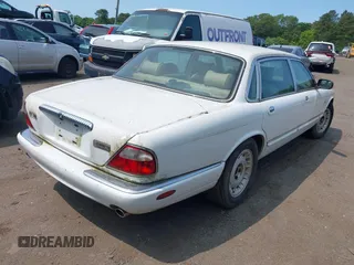1999 Jaguar XJ z VIN SAJKD6045XC875524, wystawiony jako IAAI lot #42396434 z przebiegiem 167 104 mil mil oraz . Historia ofert i sprzedaży dostępna na DreamBid. Obrazek 4.