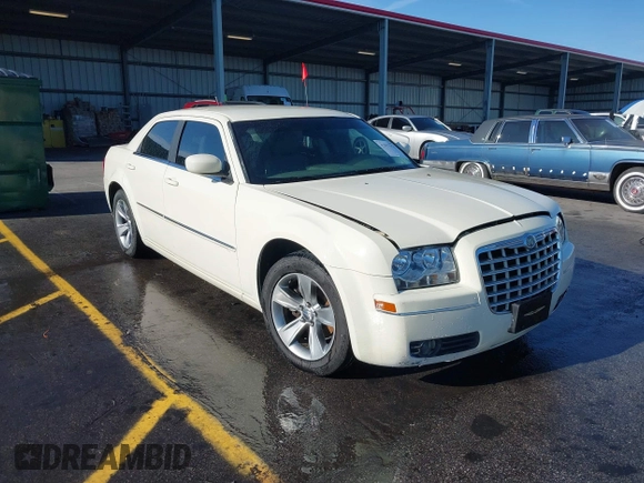2008 Chrysler 300 Touring with VIN 2C3LA53G88H182994, listed as a IAAI auction lot 42097976 with 204,844 mi miles. Bid and sale history available at carsss.com. Image 1.
