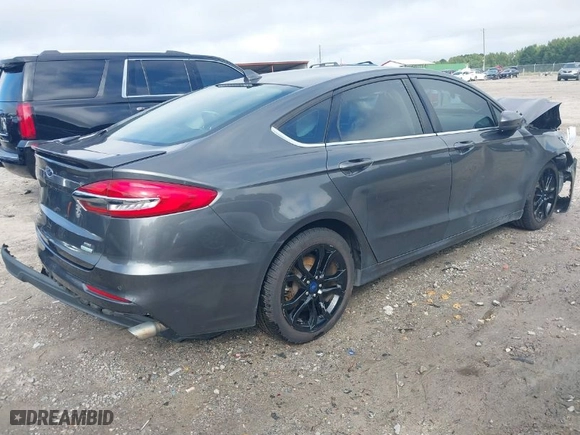 2019 Ford Fusion SE with VIN 3FA6P0HD0KR268309, listed as a IAAI auction lot 40495314 with 130,343 mi miles. Bid and sale history available at carsss.com. Image 4.
