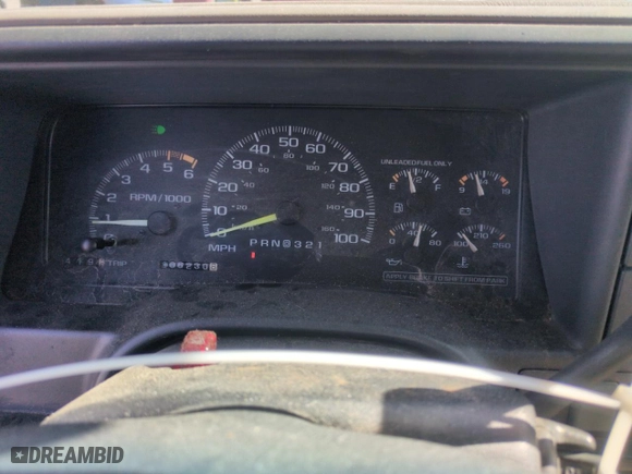 1996 GMC Suburban with VIN 1GKFK16R0TJ729179, listed as a Copart auction lot 51996035 with 206,230 mi miles and Salvage Title. Bid and sale history available at carsss.com. Image 9.
