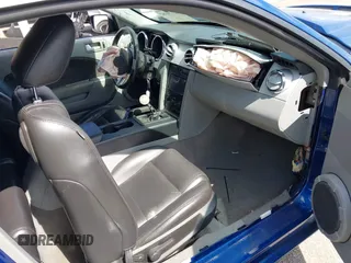 2008 Ford Mustang GT Deluxe z VIN 1ZVHT82H585192023, wystawiony jako IAAI lot #42170182 z przebiegiem 109 946 mil mil oraz . Historia ofert i sprzedaży dostępna na DreamBid. Obrazek 5.