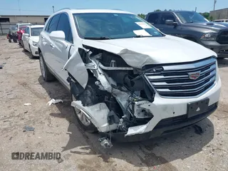 2019 Cadillac XT5 Luxury FWD z VIN 1GYKNCRS8KZ187321, wystawiony jako IAAI lot #42362912 z przebiegiem 53 945 mil mil oraz . Historia ofert i sprzedaży dostępna na DreamBid. Obrazek 1.