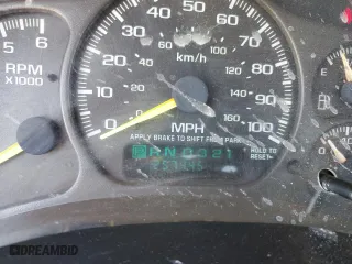 2000 Chevrolet Silverado 1500 with VIN 1GCEC14W5YZ146449, listed as a Copart auction lot 48959195 with 257,445 mi miles and Salvage Title. Bid and sale history available at carsss.com. Image 9.