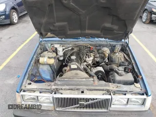 1987 Volvo 740 with VIN YV1FX8845H1175324, listed as a IAAI auction lot 42076862 with 371,211 mi miles. Bid and sale history available at carsss.com. Image 10.