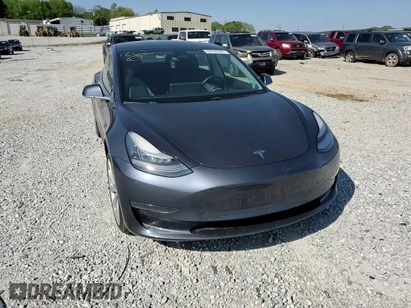 2019 Tesla Model 3 Mid Range z VIN 5YJ3E1EA7KF397524, wystawiony jako Copart lot #52696585 z przebiegiem 82 995 mil mil oraz Szkoda całkowita • Salvage title. Historia ofert i sprzedaży dostępna na DreamBid. Obrazek 11.
