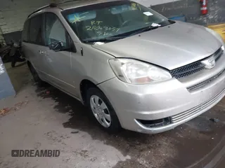 2005 Toyota Sienna CE with VIN 5TDZA23C15S233010, listed as a IAAI auction lot 41872151 with 999,999 mi miles. Bid and sale history available at carsss.com. Image 1.