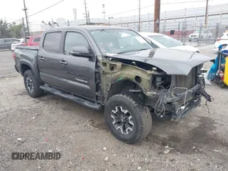 2017 Toyota Tacoma SR5 with VIN 3TMCZ5ANXHM100545, listed as a IAAI auction lot 41885721 with 108,565 mi miles. Bid and sale history available at carsss.com. Image 1.