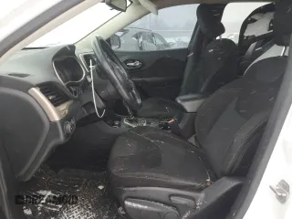 2015 Jeep Cherokee Latitude z VIN 1C4PJMCB0FW622507, wystawiony jako Copart lot #88493245 z przebiegiem 122 411 mil mil oraz Nie do naprawy • Non repairable. Historia ofert i sprzedaży dostępna na DreamBid. Obrazek 7.