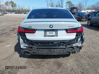 2024 BMW 3 Series 330i xDrive with VIN 3MW89FF04R8E27698, listed as a IAAI auction lot 41867956 with 32,394 mi miles. Bid and sale history available at carsss.com. Image 19.
