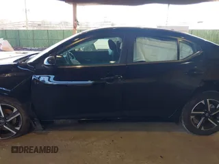 2024 Nissan Sentra SV z VIN 3N1AB8CV7RY281837, wystawiony jako IAAI lot #41661828 z przebiegiem 4 433 mil mil oraz . Historia ofert i sprzedaży dostępna na DreamBid. Obrazek 14.