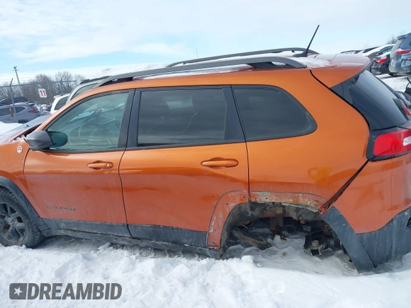 2015 Jeep Cherokee Trailhawk with VIN 1C4PJMBS9FW655233, listed as a IAAI auction lot 41430715 with 138,181 mi miles and . Bid and sale history available at carsss.com. Image 15.