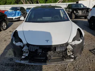 2021 Tesla Model 3 Standard Range Plus z VIN 5YJ3E1EA3MF855031, wystawiony jako Copart lot #51135295 z przebiegiem 41 488 mil mil oraz Szkody całkowita. Historia ofert i sprzedaży dostępna na DreamBid. Obrazek 5.
