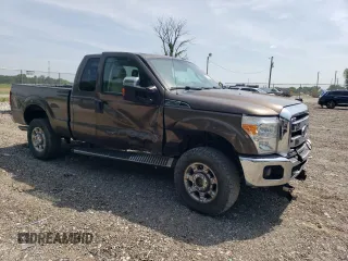 2015 Ford F-250 XLT z VIN 1FT7X2B60FEC50812, wystawiony jako Copart lot #62493675 z przebiegiem 159 058 mil mil oraz Szkoda całkowita • Salvage title. Historia ofert i sprzedaży dostępna na DreamBid. Obrazek 4.
