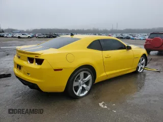 2010 Chevrolet Camaro 2SS z VIN 2G1FT1EW0A9111149, wystawiony jako Copart lot #43988415 z przebiegiem 73 678 mil mil oraz Szkody całkowita. Historia ofert i sprzedaży dostępna na DreamBid. Obrazek 3.