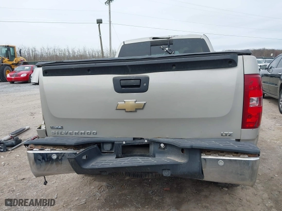 2009 Chevrolet Silverado 1500 LTZ with VIN 1GCEK39029Z198481, listed as a IAAI auction lot 41939189 with 175,200 mi miles. Bid and sale history available at carsss.com. Image 16.