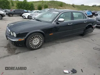 2005 Jaguar XJ Vanden Plas z VIN SAJWA82C65SG42851, wystawiony jako Copart lot #58783345 z przebiegiem 99 325 mil mil oraz Szkoda całkowita • Salvage title. Historia ofert i sprzedaży dostępna na DreamBid. Obrazek 1.