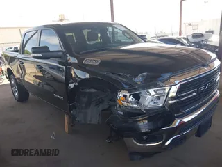 2021 Ram 1500 Big Horn z VIN 1C6RREFTXMN501179, wystawiony jako IAAI lot #42325094 z przebiegiem 56 265 mil mil oraz . Historia ofert i sprzedaży dostępna na DreamBid. Obrazek 1.